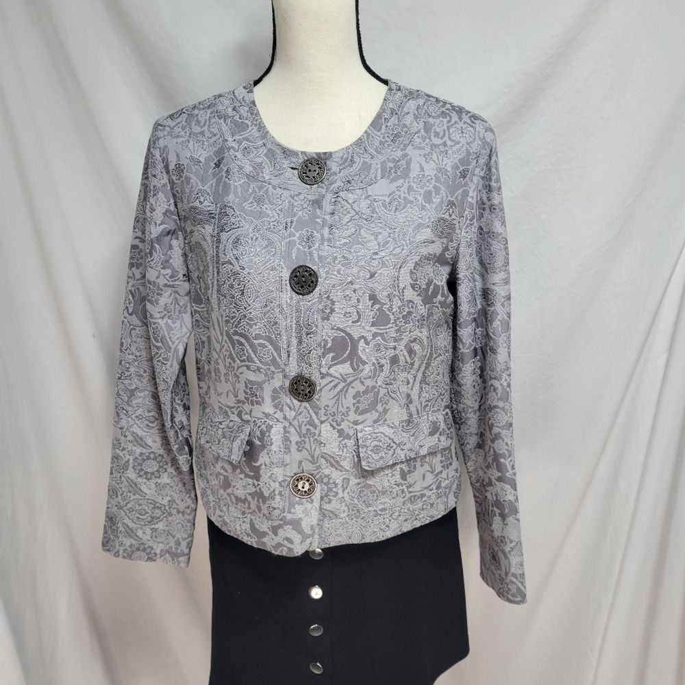 Chicos silver grey button lined long sleeve embroidered Silk blazer, size 1 (8)